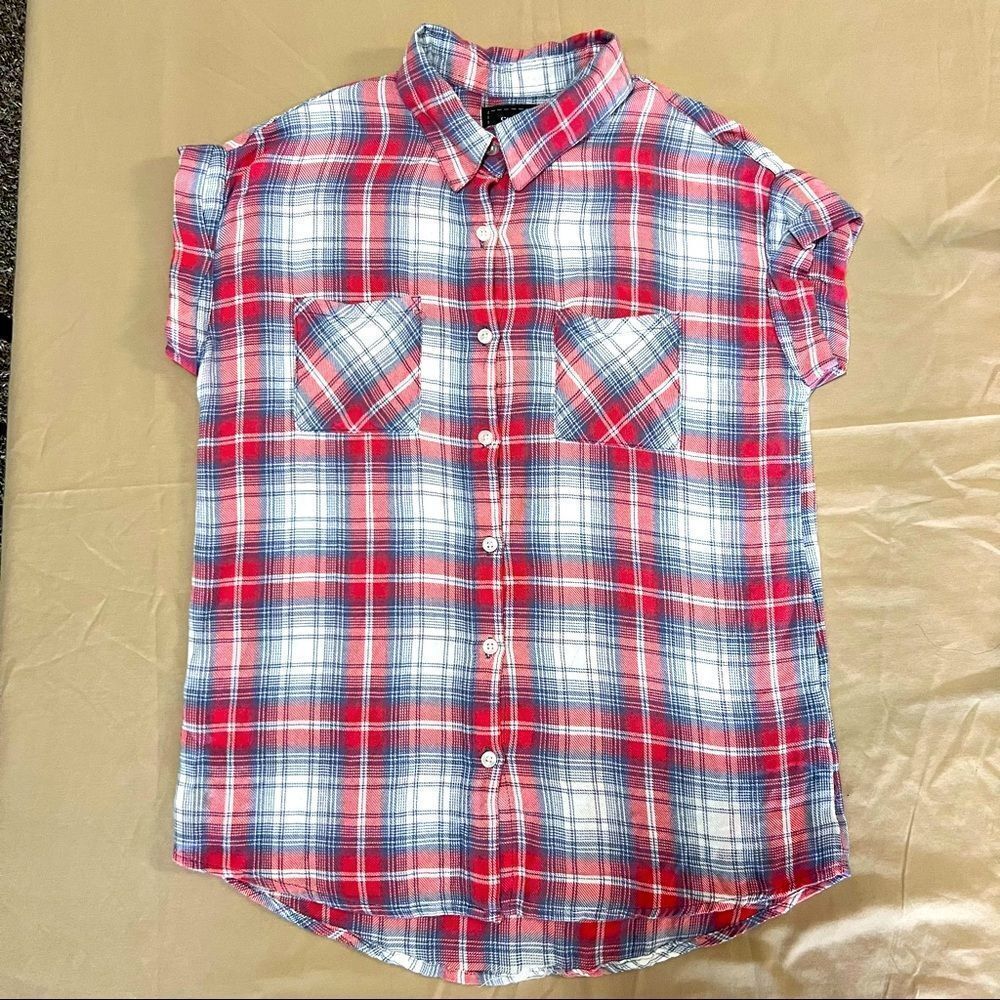 Confess Button up shirt in a size medium.